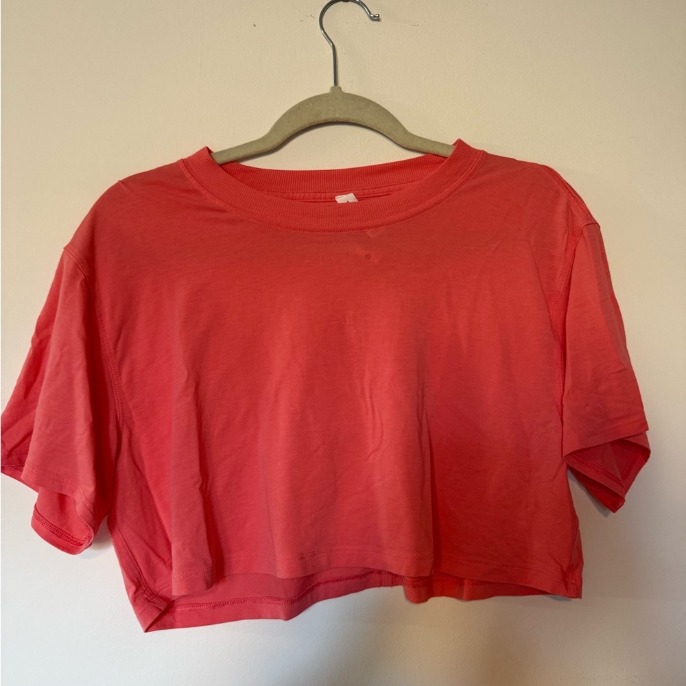 Cropped Lululemon Tee